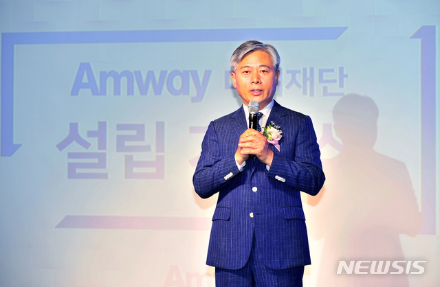 【서울=뉴시스】6월4일 강남구 인터컨티넨탈 서울 코엑스에서 열린 '한국암웨이 미래재단' 창립식에서 인사하는 김장환 재단 이사장