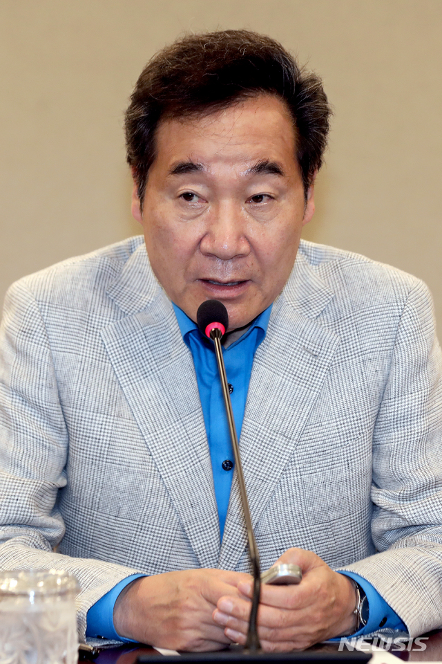 【서울=뉴시스】김병문 기자 = 이낙연 국무총리가 현충일인 지난 6일 오전 서울 강동구 중앙보훈병원을 찾아 업무보고를 받은 뒤 발언을 하고 있다. 2019.06.06. dadazon@newsis.com