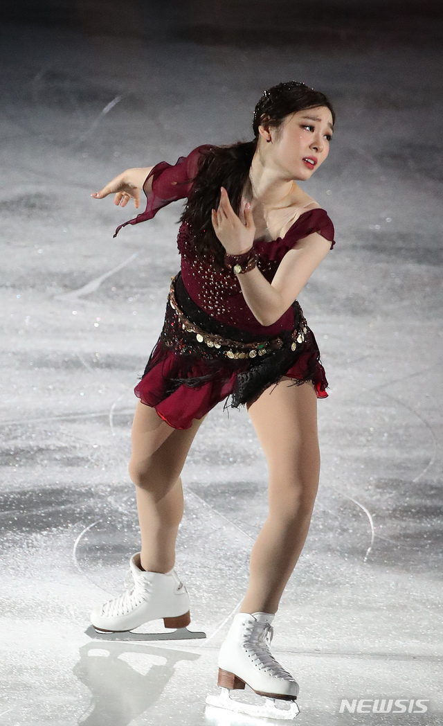 【서울=뉴시스】김선웅 기자 = 6일 오후 서울 송파구 올림픽공원 KSPO DOME(체조경기장)에서 열린 올댓스케이트 2019에서 김연아가 멋진 공연을 선보이고 있다. 2019.06.06. mangusta@newsis.com
