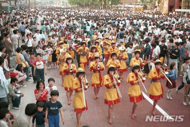 【서울=뉴시스】1985년 대학로 '차없는 거리'. 2019.06.04. (사진=서울시 제공)