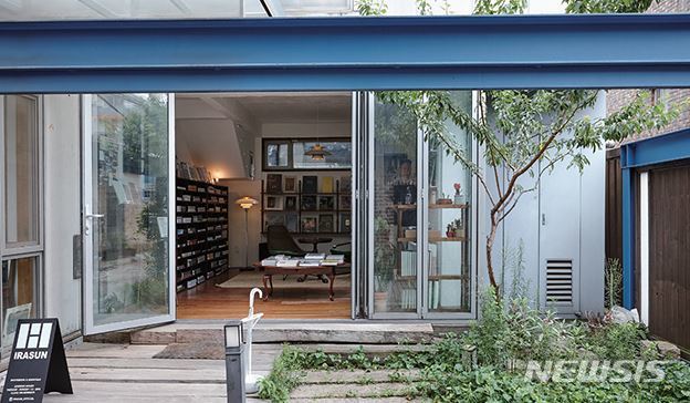 【서울=뉴시스】올해 서울형책방에 선정된 50개 동네책방 중 서울 종로구 ‘이라선'. 2019.06.08. (사진=서울시 제공)