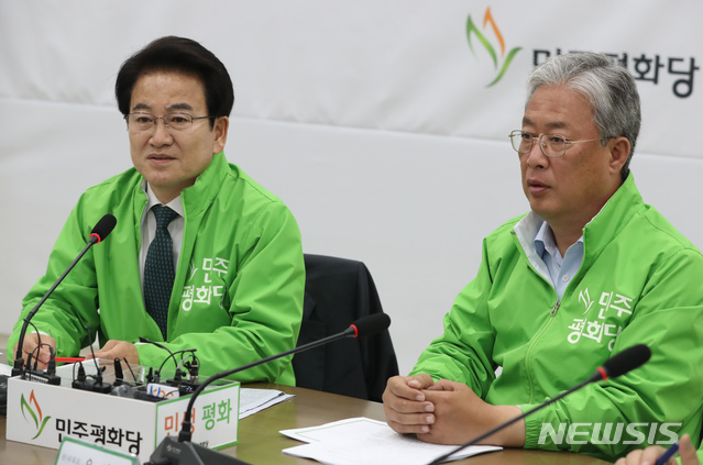 【서울=뉴시스】고승민 기자 = 7일 서울 여의도 국회에서 열린 민주평화당 최고위원, 국회의원, 상임고문 연석회의에서 정동영 대표가 모두발언하고 있다. 2019.06.07.kkssmm99@newsis.com