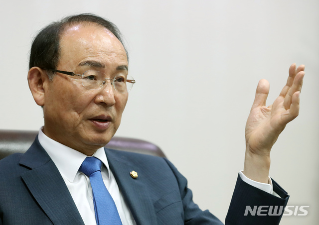 【서울=뉴시스】고승민 기자 = 더불어민주당 최운열 의원이 국회 의원회관에서 '자본시장 전망 및 제도개선' 등을 주제로 뉴시스와 인터뷰하고 있다. 2019.06.10. kkssmm99@newsis.com