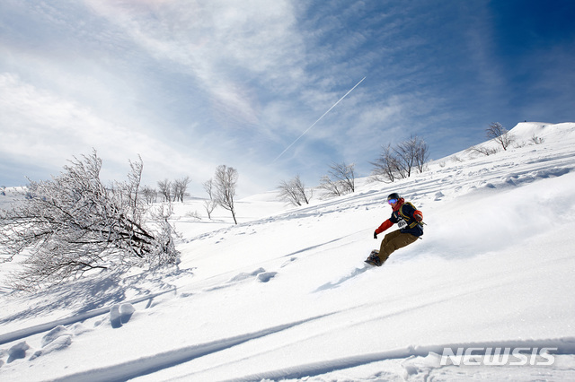 【서울=뉴시스】롯데아라이리조트 스노보드