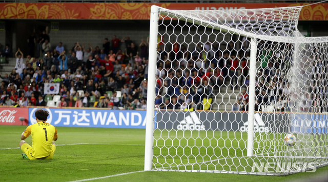 이광연 골키퍼, 그때 그약속 "두 개는 막아야죠" 그대로