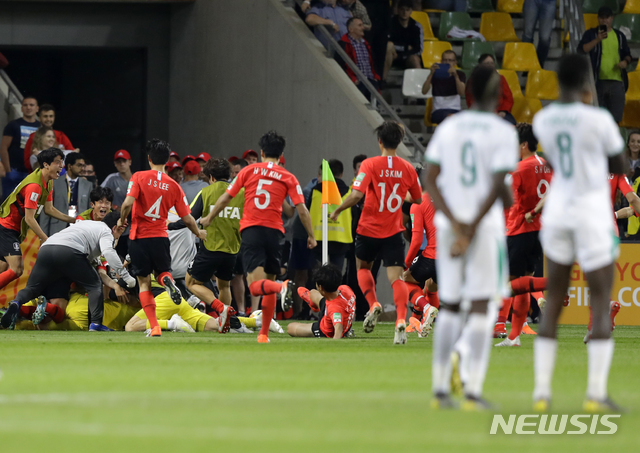 정정용 감독 "원팀, 그게 우리의 힘"···4강 약속 지켰다