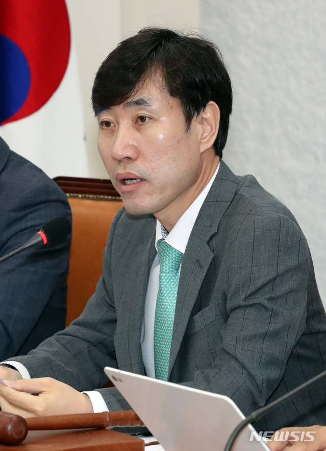 【서울=뉴시스】 박영태 기자 = 10일 오전 서울 여의도 국회에서 열린 바른미래당 최고위원회의에서 하태경 최고위원이 발언을 하고 있다. 2019.06.10. since1999@newsis.com