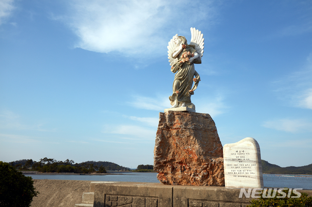 【신안=뉴시스】박상수 기자 = 신안군 하의도 '천사상 미술관'의 천사작품. 2019.06.11. (사진=신안군 제공) photo@newsis.com