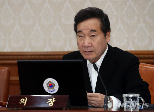 【서울=뉴시스】박미소 기자 = 이낙연 국무총리가 11일 오전 서울 종로구 정부서울청사에서 열린 국무회의에서 모두발언을 하고 있다. 2019.06.11. misocamera@newsis.com