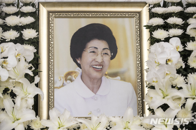 【서울=뉴시스】이영환 기자 = 11일 오전 서울 서대문구 신촌세브란스병원 장례식장에 이희호 여사의 빈소가 마련되어 있다. 2019.06.11. photo@newsis.com