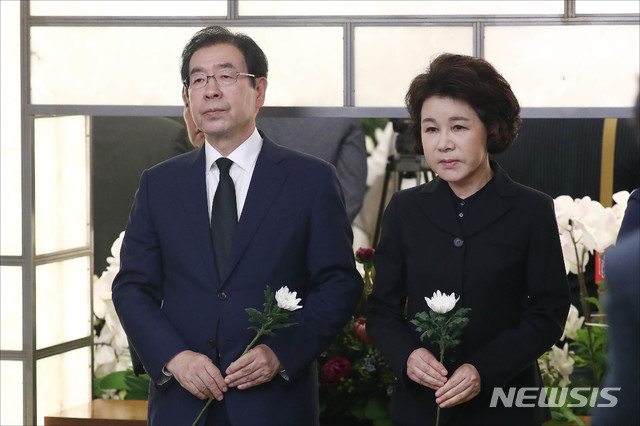 고(故) 박원순 전 서울시장과 부인 강난희 여사. 뉴시스DB 2019.06.11.