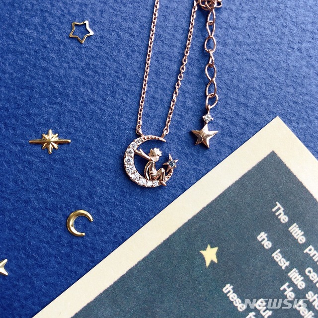 【서울=뉴시스】이월드 '오에스티'와 '어린 왕자'의 컬래버레이션 상품