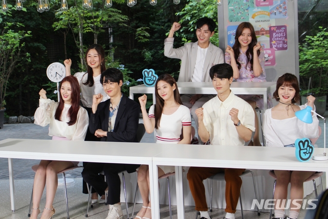 위 왼쪽부터 시계방향으로 김형석, 정신혜, 박시안, 배현성, 김새론, 박정우, 이유진, 이슬 작가