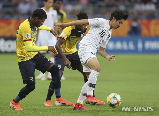 이강인, U-20 골든볼 정조준···마라도나·메시가 받은 상