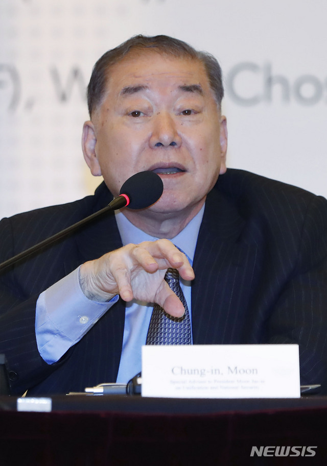 【서울=뉴시스】최동준 기자 = 12일 서울 중구 웨스틴조선호텔에서 외교부, 세종 미국연구센터 주최로 열린 '평화를 창출하는 한미동맹' 세미나에서 문정인 대통령 통일외교안보특보가 기조연설을 하고 있다. 2019.06.12. photocdj@newsis.com