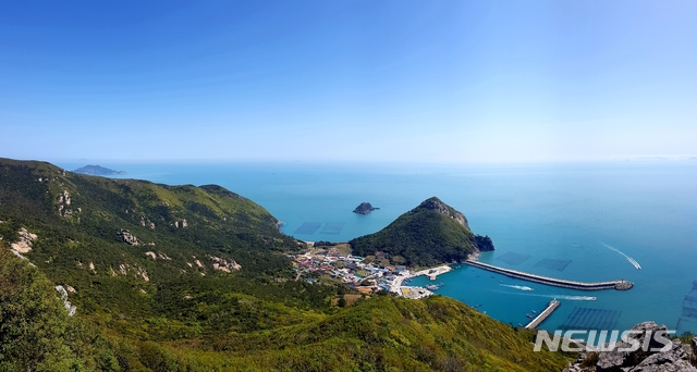 【완도=뉴시스】구길용 기자 = 전남 완도군은 13일 문화와 역사가 살아 숨쉬는 보길도에 '윤선도 어부사시사 명상길'을 조성했다고 밝혔다. 2019.06.13. (사진=완도군 제공)kykoo1@newsis.com