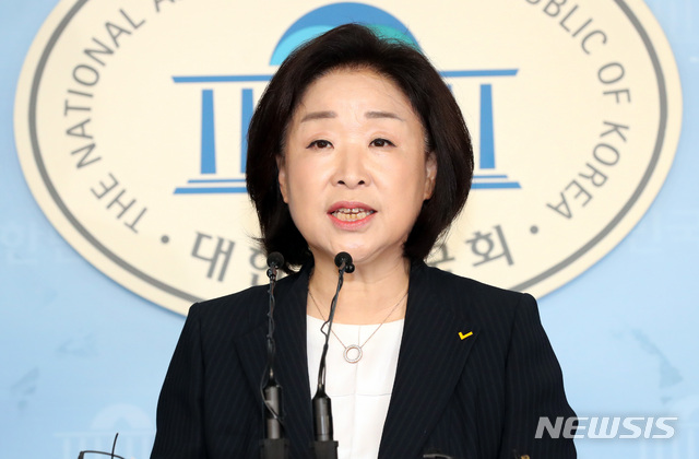【서울=뉴시스】 박영태 기자 = 정의당 심상정 의원이 13일 오전 서울 여의도 국회 정론관에서 당 대표 출마 기자회견을 하고 있다. 2019.06.13. since1999@newsis.com