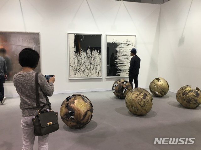 【서울=뉴시스】아트바젤 홍콩_리안갤러리 부스 전경