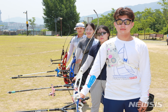 【대구=뉴시스】배소영 기자 = 대구시 서구는 싱가포르 가포르 양궁 클럽이 10~21일 상리양궁장에서 훈련한다고 15일 밝혔다. 2019.06.15.(사진=대구시 서구 제공)photo@newsis.com