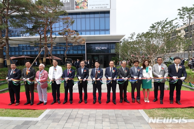【서울=뉴시스】스타즈 독산점 개관식
