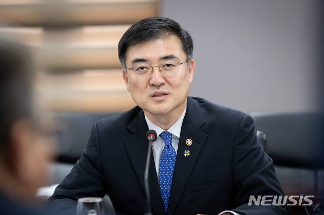 【서울=뉴시스】손병두 금융위원회 부위원장이 지난 14일 서울 세종대로 정부서울청사 금융위에서 열린 '지표금리 개선 추진단 킥오프(Kick-off) 회의'에서 모두발언을 하고 있다. (사진= 금융위원회 제공) photo@newsis.com