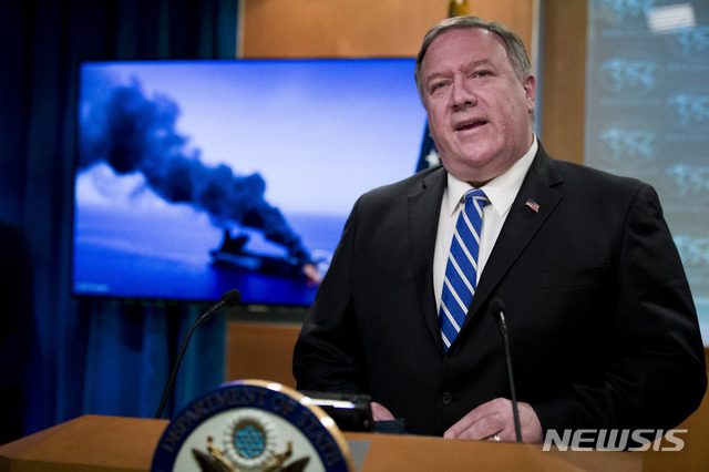 【워싱턴=AP/뉴시스】마이크 폼페이오 미 국무장관이 13일(현지시간) 국무부 청사에서 호르무즈해협 인근 오만만에서 발생한 대형선박 피격 사건 관련 브리핑을 하고 있다. 폼페이오 장관은 이번 공격 배후로 이란을 지목했다. 2019.06.14. 