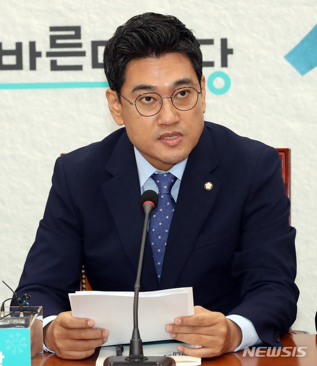 【서울=뉴시스】 박영태 기자 = 14일 오전 서울 여의도 국회에서 열린 바른미래당 최고위원회의에서 오신환 원내대표가 발언하고 있다. 2019.06.14.since1999@newsis.com