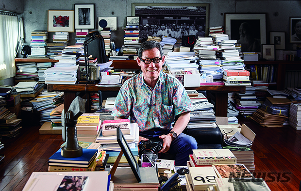 【서울=뉴시스】제22회 한국미술 저작·출판상 한길사김언호 대표