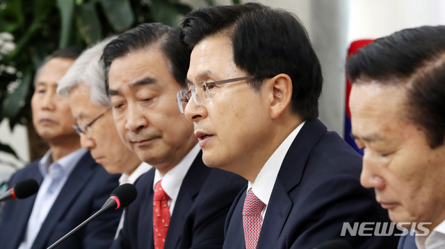 【서울=뉴시스】 박영태 기자 = 17일 오후 서울 여의도 국회에서 열린 자유한국당 국가안보위원회 안보세미나에서 황교안 대표가 발언을 하고 있다. 2019.06.17.since1999@newsis.com