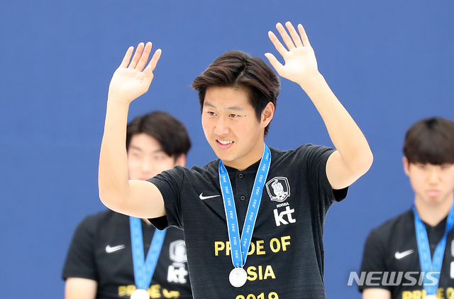 【서울=뉴시스】이영환 기자 = 17일 오후 서울 중구 서울광장에서 열린 FIFA U-20 월드컵 대표팀 환영식에 이강인이 참석하고 있다. 2019.06.17.  20hwan@newsis.com