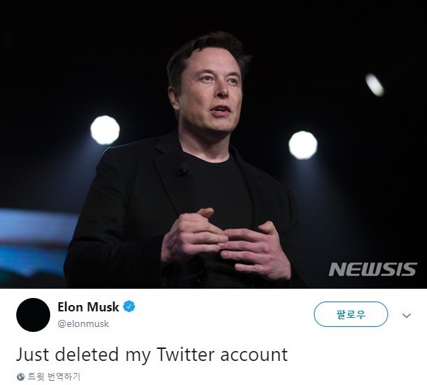 【호손=AP/뉴시스】 전기차업체 테슬라의 최고경영자 일론 머스크가 17일(현지시간) 새벽 "트위터 계정을 삭제했다"며 글을 올렸다. 그러나 그의 계정은 여전히 활성화된 상태다. 사진은 올해 3월 미 캘리포니아 호손의 테슬라 디자인 스튜디오에서 신차 디자인을 설명 중인 머스크. 2019.06.18.