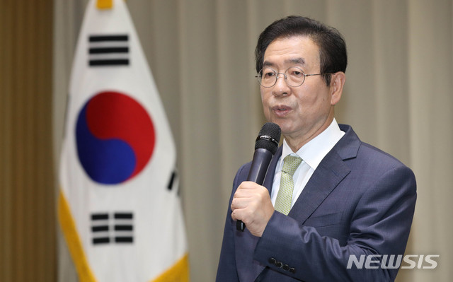 【서울=뉴시스】 고범준 기자 = 박원순 서울시장이 18일 오후 서울 중구 서울시청 대회의실에서 열린 제56회 국군모범용사 초청행사에서 인사말을 하고 있다. 2019.06.18. bjko@newsis.com