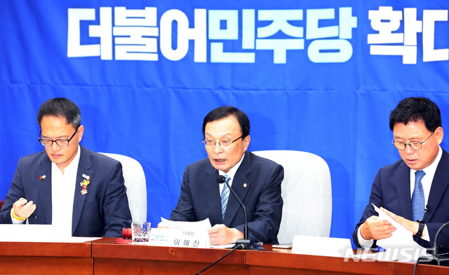 【서울=뉴시스】이종철 기자&nbsp; = 19일 서울 여의도 국회에서 열린 더불어민주당 확대간부회의에서 이해찬 대표가 모두발언을 하고 있다. 2019.06.19. jc4321@newsis.com