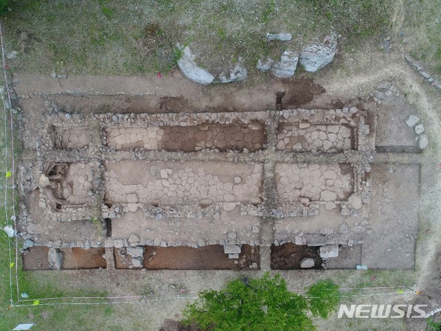 옥산성 건물지. (사진=거제시청 제공)