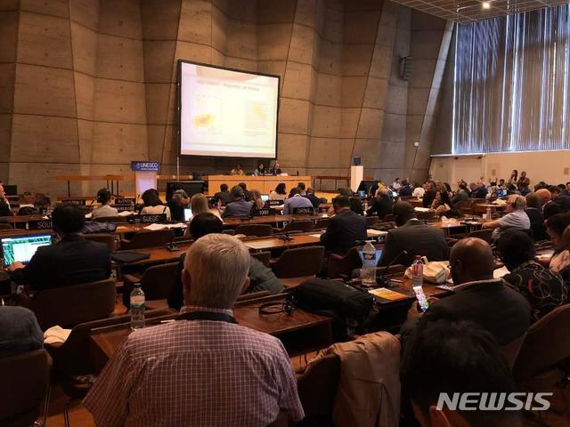 【제주=뉴시스】 강경태 기자 = 지난 17~21일 프랑스 파리 유네스코 본부에서 열린 유네스코 MAB 국제조정이사회에서 제주도 생물권보전지역 확대 지정에 대한 심의가 이뤄지고 있는 모습. (사진=제주특별자치도 제공) photo@newsis.com
