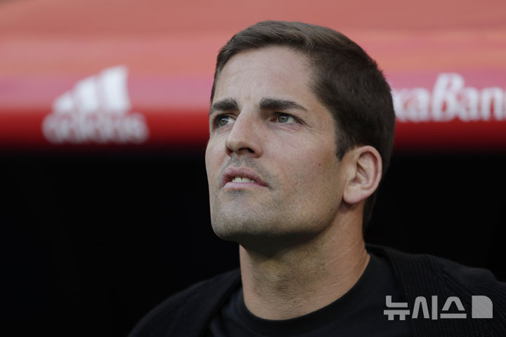 [마드리드=AP/뉴시스]한국 축구 임시 사령탑 로베르토 모레노. 2019.06.10.