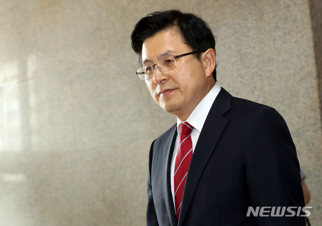 【서울=뉴시스】 박영태 기자 = 20일 오전 서울 여의도 국회에서 열린 자유한국당 최고위원회의에 황교안 대표가 참석하고 있다. 2019.06.20.since1999@newsis.com