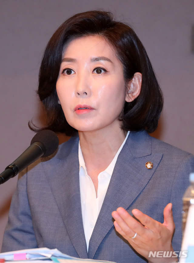 【서울=뉴시스】이영환 기자 = 자유한국당 나경원 원내대표가 20일 오전 서울 중구 한국프레스센터에서 열린 관훈토론회에 참석해 발언을 하고 있다. 2019.06.20. 20hwan@newsis.com