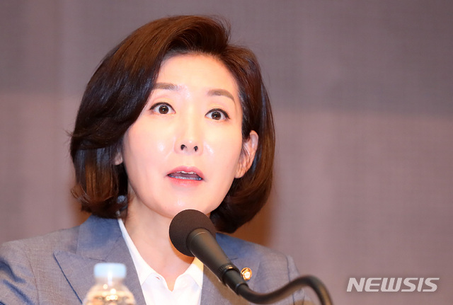 【서울=뉴시스】이영환 기자 = 자유한국당 나경원 원내대표가 20일 오전 서울 중구 한국프레스센터에서 열린 관훈토론회에 참석해 발언을 하고 있다. 2019.06.20. 20hwan@newsis.com