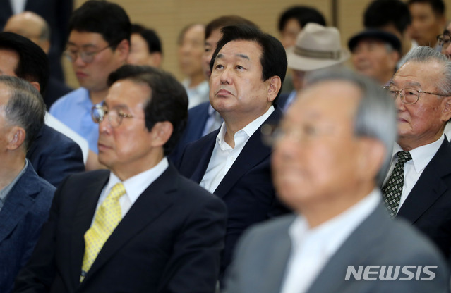 【서울=뉴시스】박주성 기자 = 자유한국당 김무성 의원이 20일 오전 서울 동작구 구립김영삼도서관 대강당에서 열린 김영삼-상도동 50주년 기념행사에 참석하고 있다. 2019.06.20. park7691@newsis.com