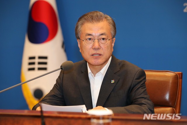 【서울=뉴시스】박진희 기자 = 문재인 대통령이 지난 20일 청와대 집현실에서 제4차 반부패 정책협의회를 주재하고 있다. 반부패 정책협의회는 국가 차원의 부패방지대책을 체계적으로 추진하겠다는 문 대통령의 강력한 의지에 따라 설립된 대통령 주재 협의체다. 2019.06.20.&nbsp;&nbsp; pak7130@newsis.com