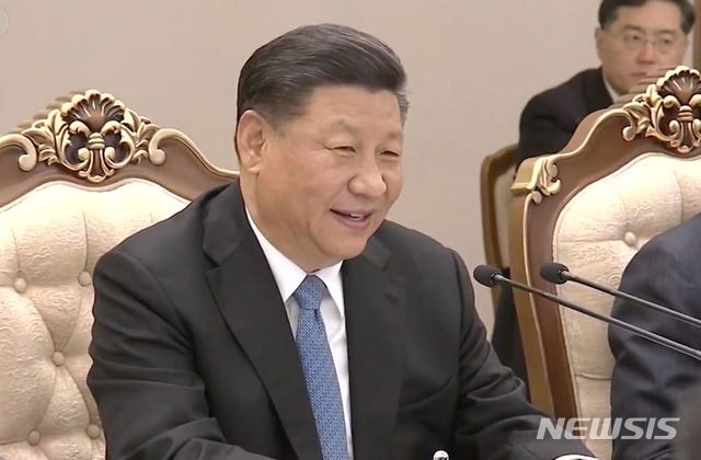 【서울=뉴시스】홍효식 기자 = 북한을 국빈 방문중인 시진핑 중국 국가 주석이 20일 평양 금수산 영빈관에서 김정은 북한 국무위원장과 북중정상회담을 하고 있다. 2019.06.20. (사진 = CCTV 유튜브 캡쳐) photo@newsis.com