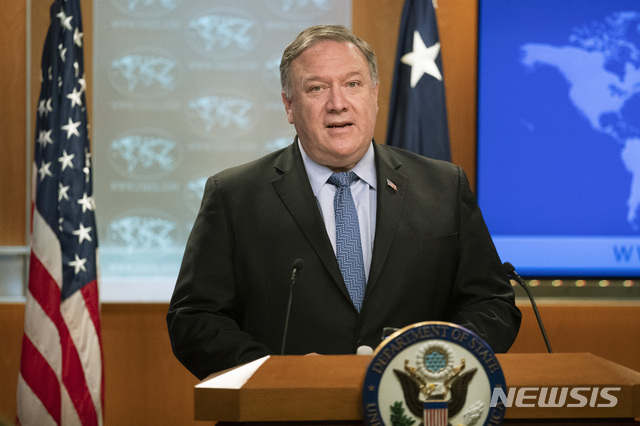 【워싱턴=AP/뉴시스】마이크 폼페이오 미 국무부장관이 21일(현지시간) 워싱턴 국무부에서 열린 ‘2018 국제종교자유 연례보고서’ 발표를 하고 있다.미 국무부는 북한을 '종교자유 특별우려국'으로 명시하면서 북한 정권이 종교활동에 참여하는 사람들을 처형·고문·구타·체포하는 등 가혹하게 다루고 있다고 평가했다. 2019.06.22.