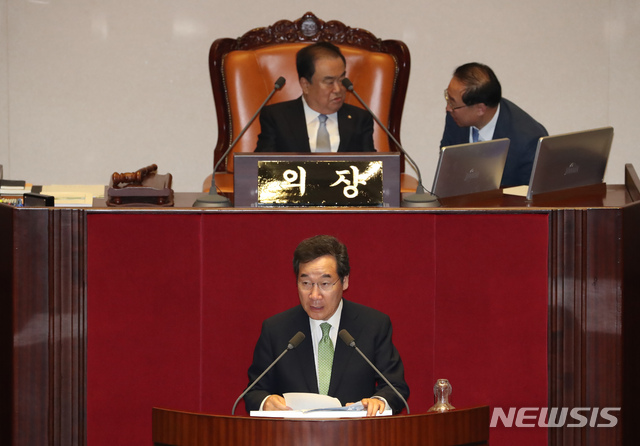 【서울=뉴시스】고승민 기자 = 이낙연 국무총리가 24일 서울 여의도 국회에서 열린 제369회국회(임시회) 제1차 본회의에서 추경안 시정연설을 하고 있다. 2019.06.24. kkssmm99@newsis.com