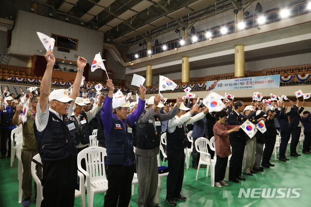 【무주=뉴시스】 한훈 기자 = 전북 무주군은 25일 무주읍 예체문화관 대강당에서 '제69주년 6·25전쟁 기념행사'를 열었다.2019.06.25.(사진=무주군 제공) photo@newsis.com 