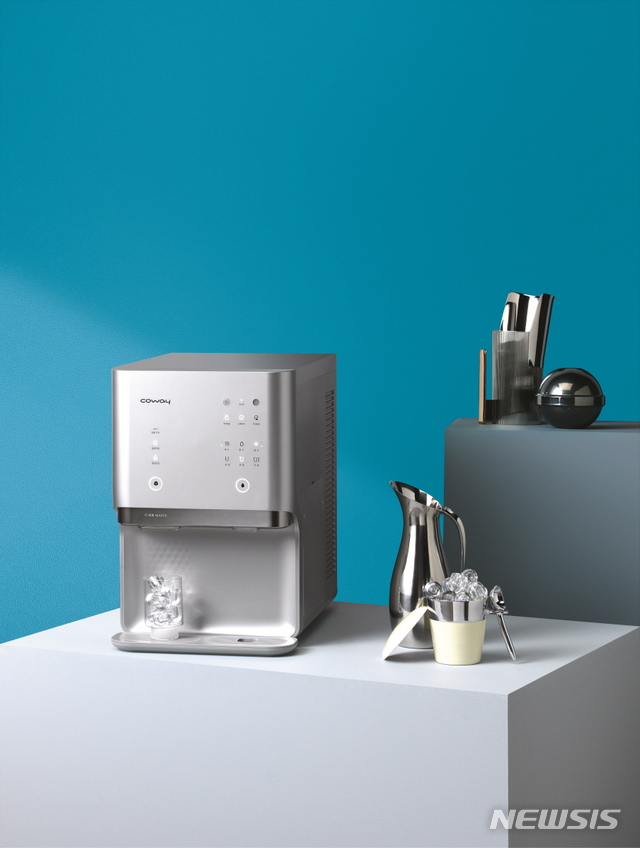【서울=뉴시스】웅진코웨이의 아이스정수기(CHPI-6500L) 인테리어컷. 2019.06.25 (사진=웅진코웨이 제공)