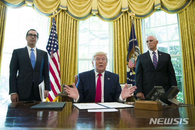 트럼프 '이란 최고 지도자' 겨냥 대이란 추가제재 서명(종합)
