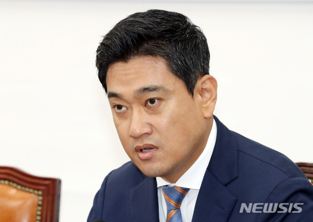 【서울=뉴시스】 박영태 기자 = 25일 오전 서울 여의도 국회에서 열린 바른미래당 원내대책회의에서 오신환 원내대표가 발언하고 있다. 2019.06.25. since1999@newsis.com