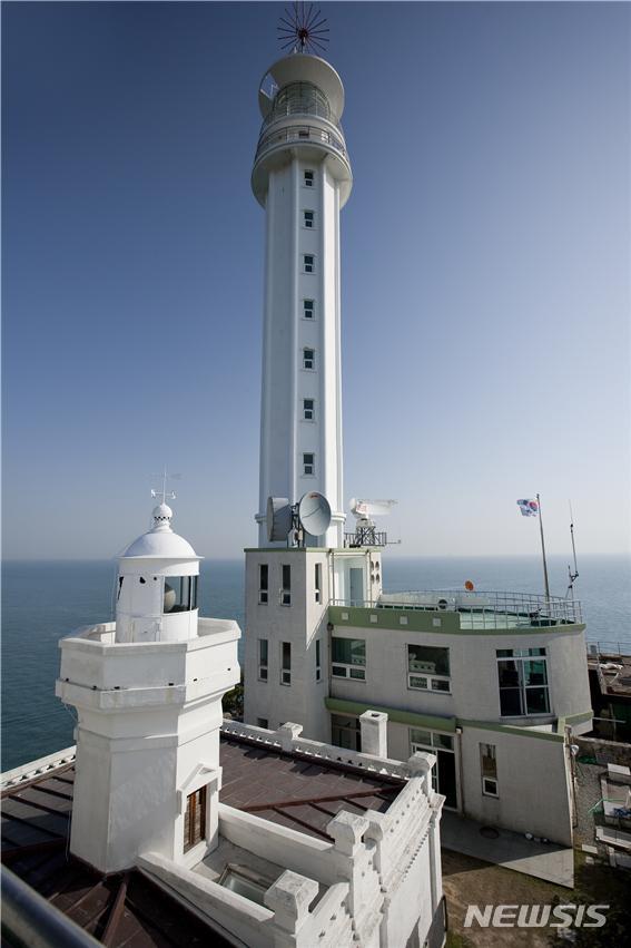 [부산=뉴시스] 가덕도등대 전경 (사진 = 해양수산부 제공)