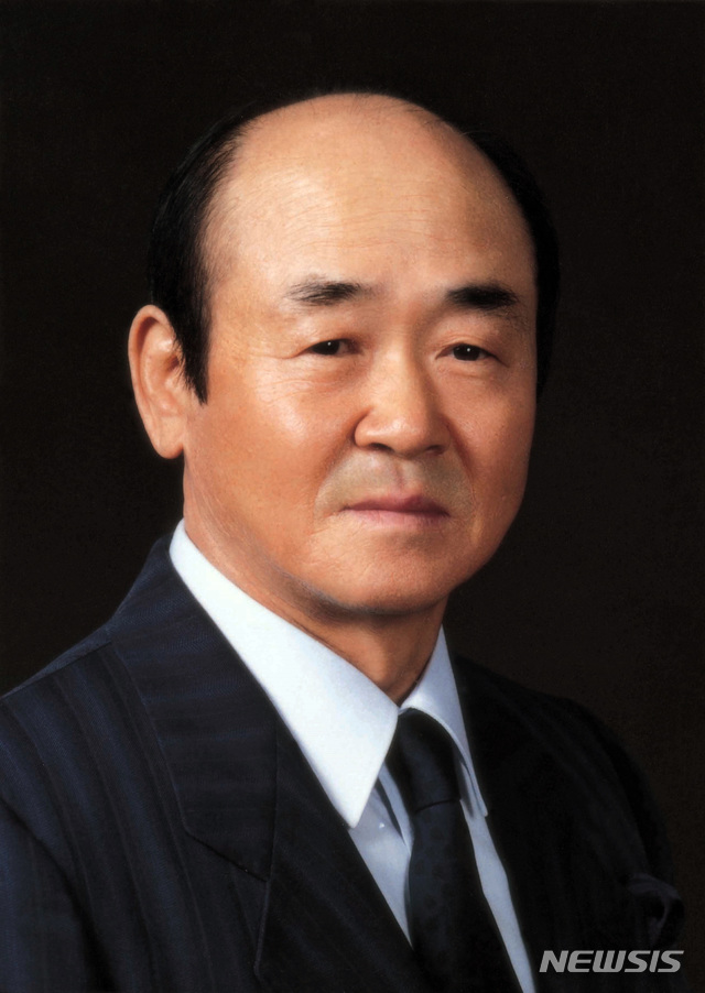 【서울=뉴시스】윤덕병 한국야쿠르트회장